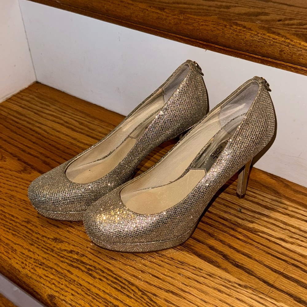 ❄️Michael Kors Women's Gold Courts high heels‎ size 6